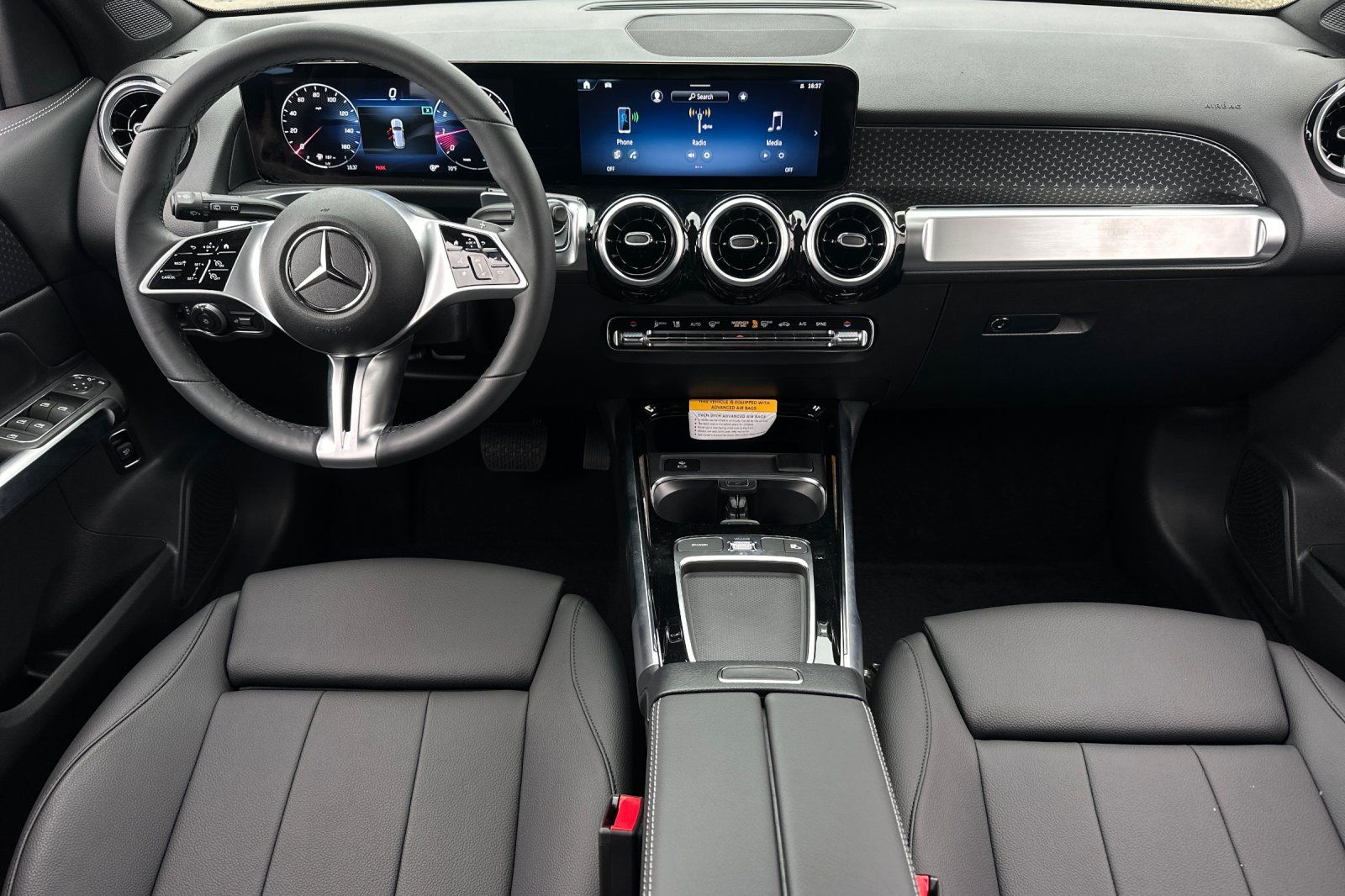 2025 Mercedes Benz GLB 250 photo 2