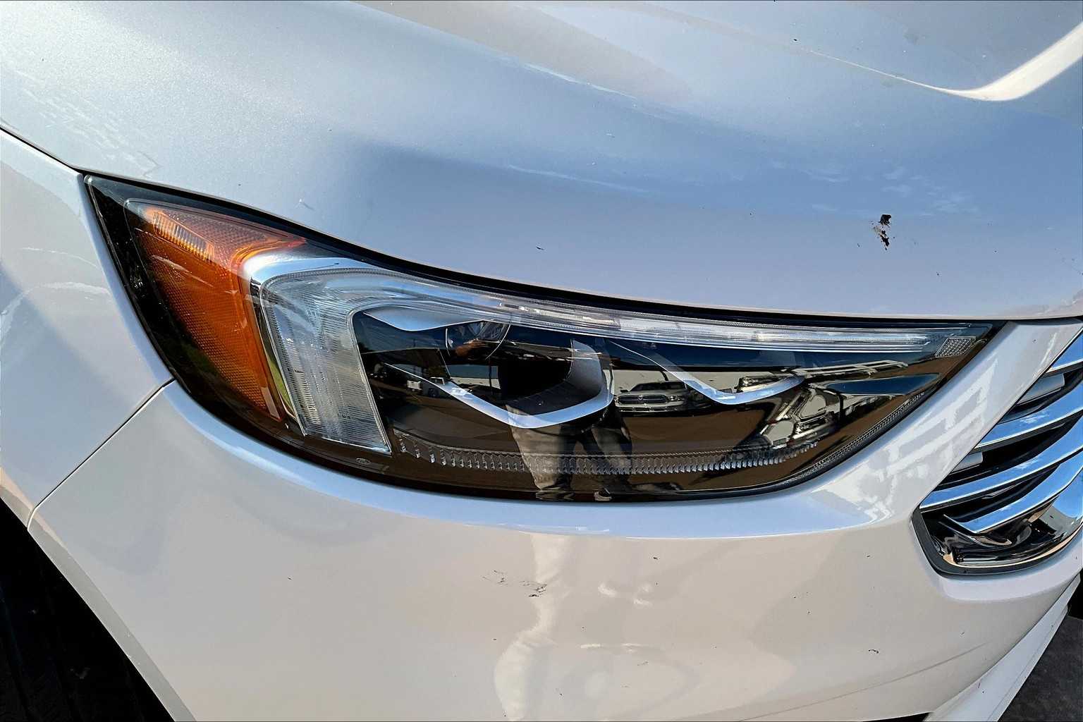 2019 Ford Edge Titanium photo 23