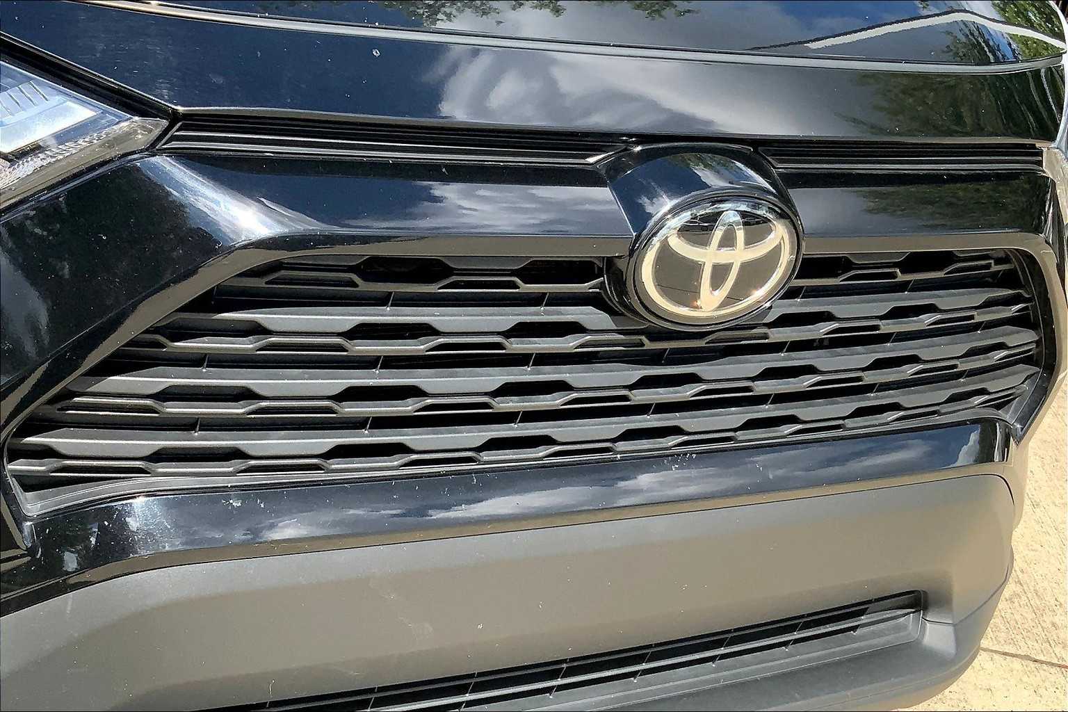 2023 Toyota RAV4 XLE photo 28