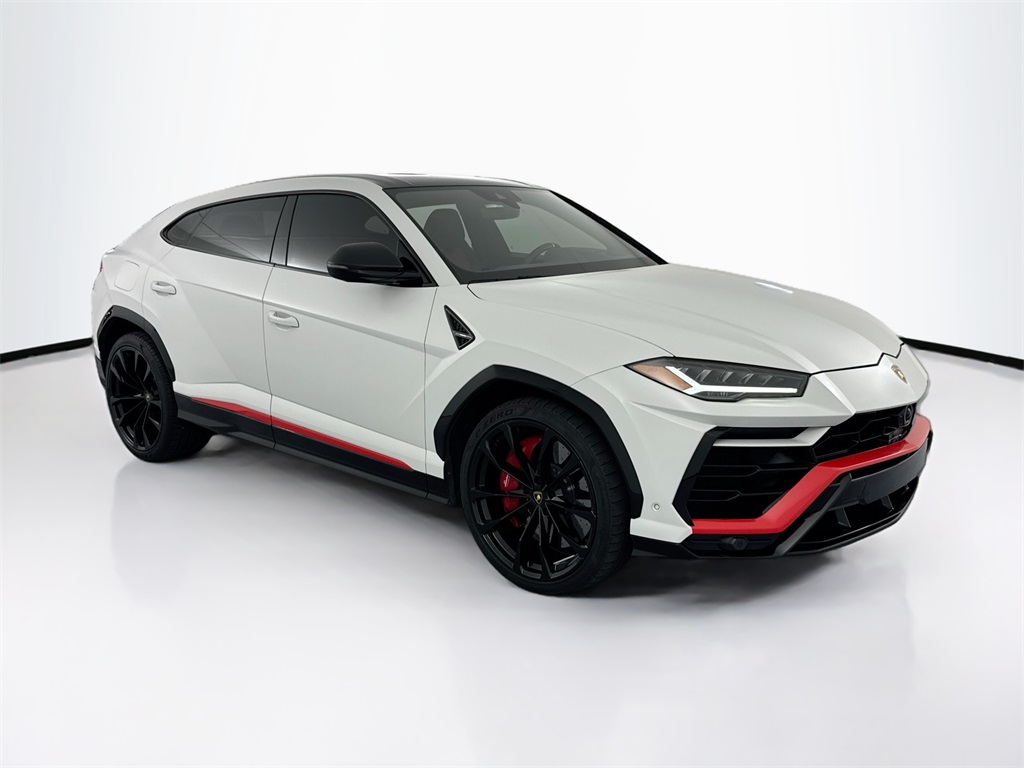 2022 Lamborghini Urus photo 3