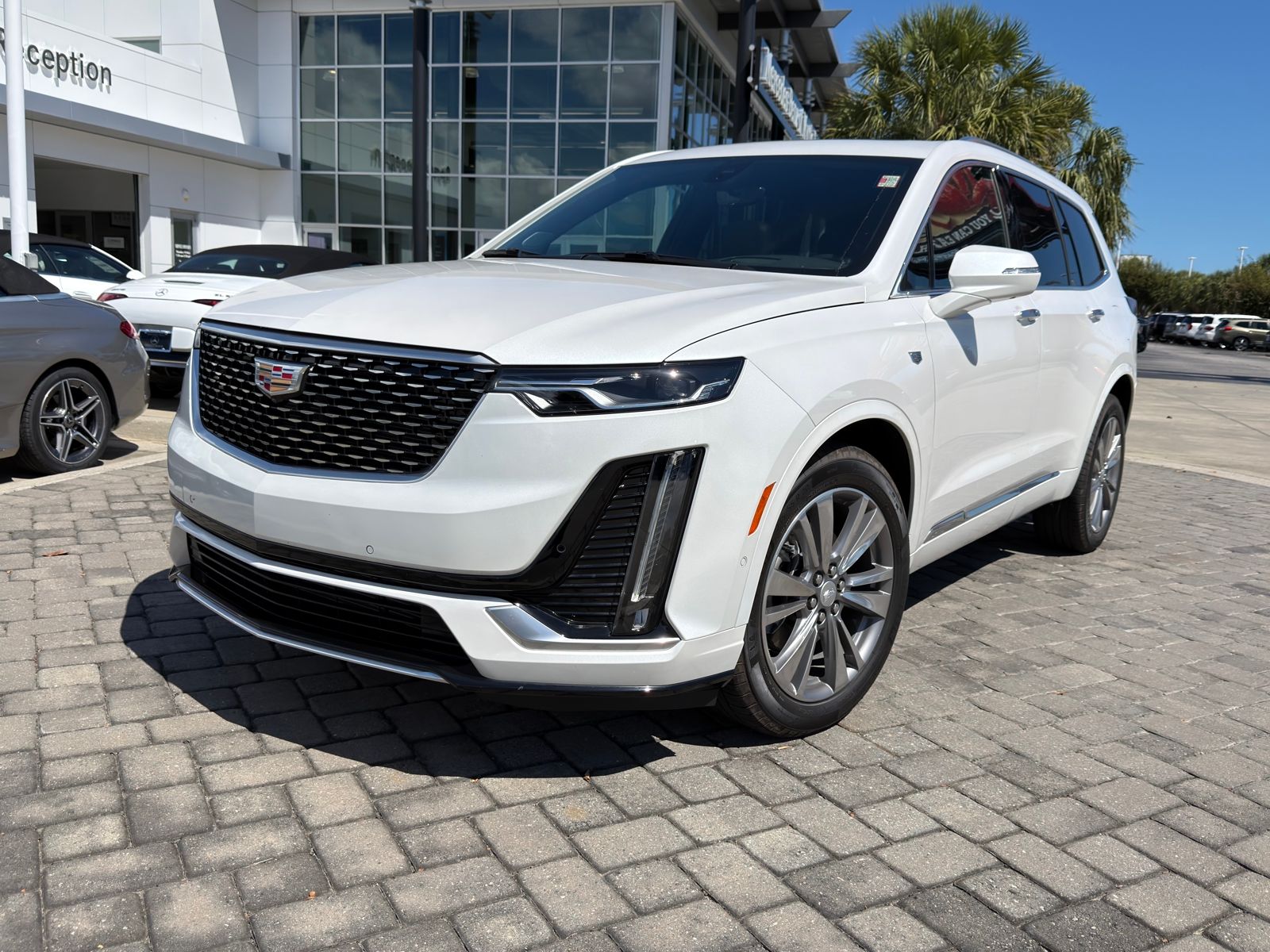 2025 Cadillac XT6 Premium Luxury photo 2