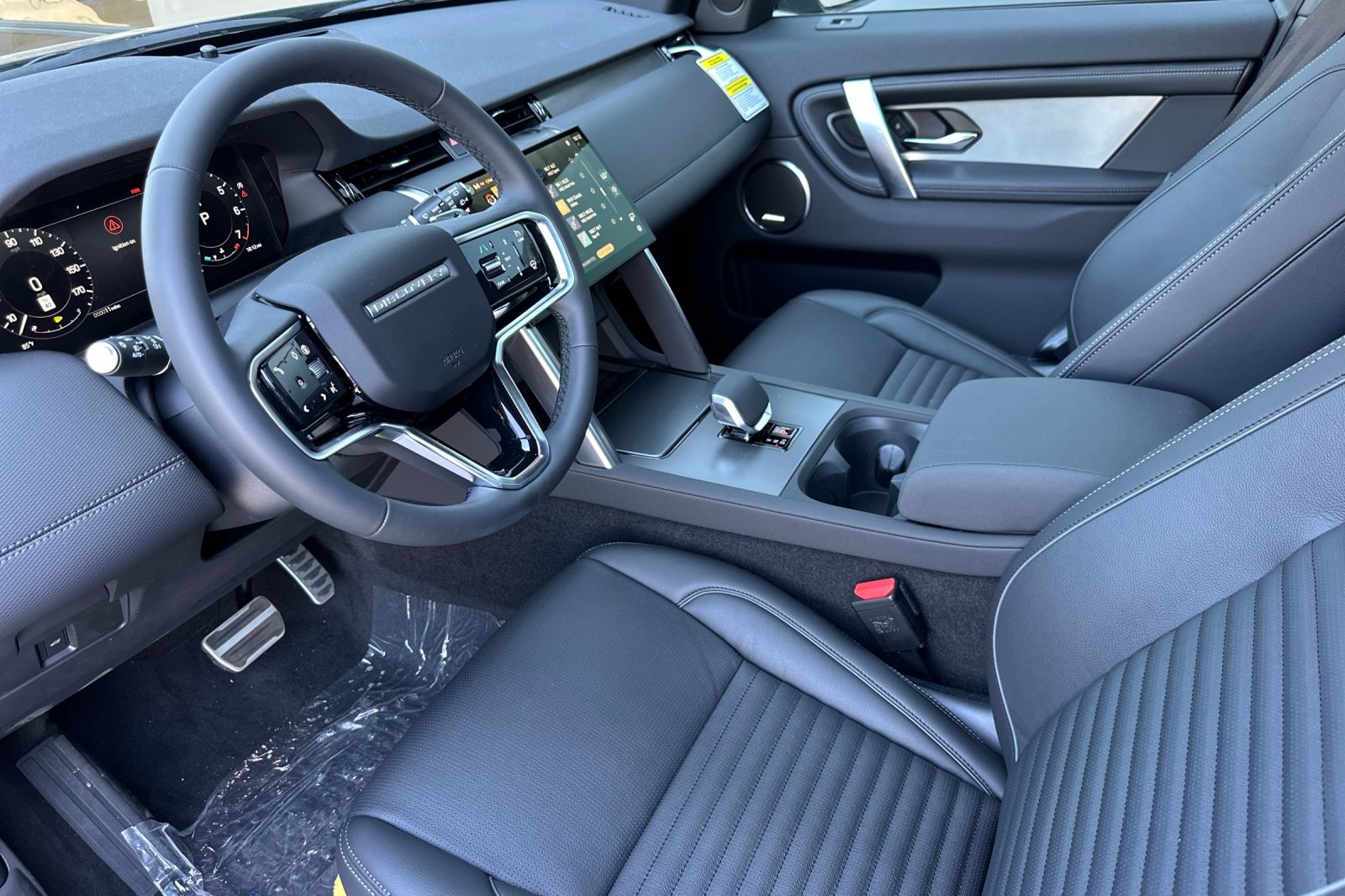 2025 Land Rover Discovery Sport SE photo 9