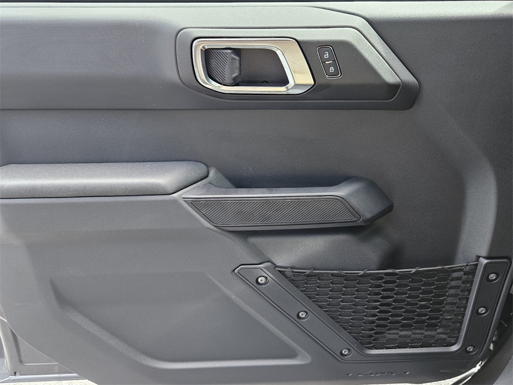 2025 Ford Bronco Base photo 25