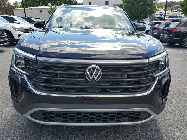 2024 Volkswagen Atlas Cross Sport SE photo 2