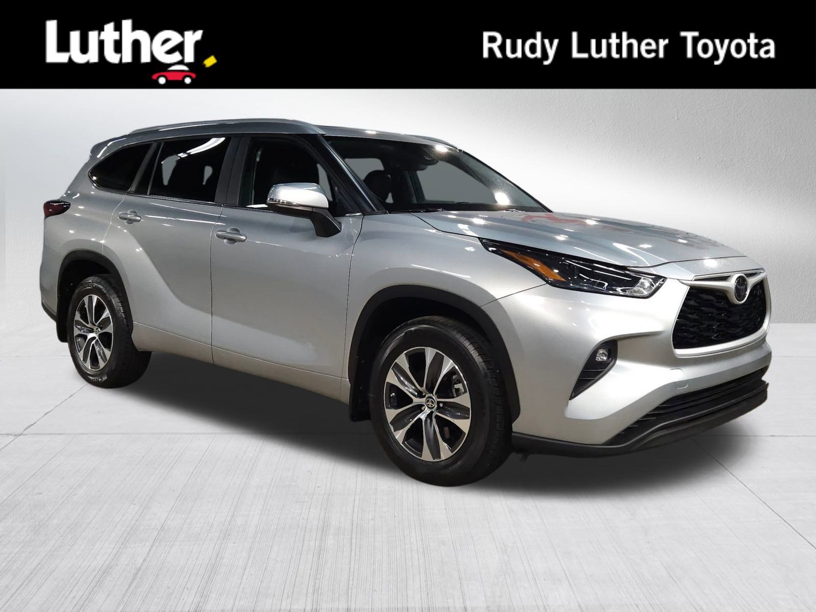 2024 Toyota Highlander XLE's photo