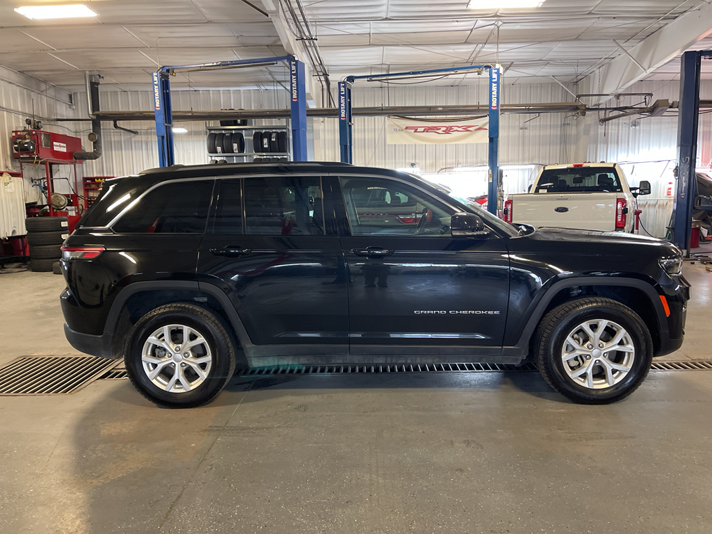 2023 Jeep Grand Cherokee Limited photo 3