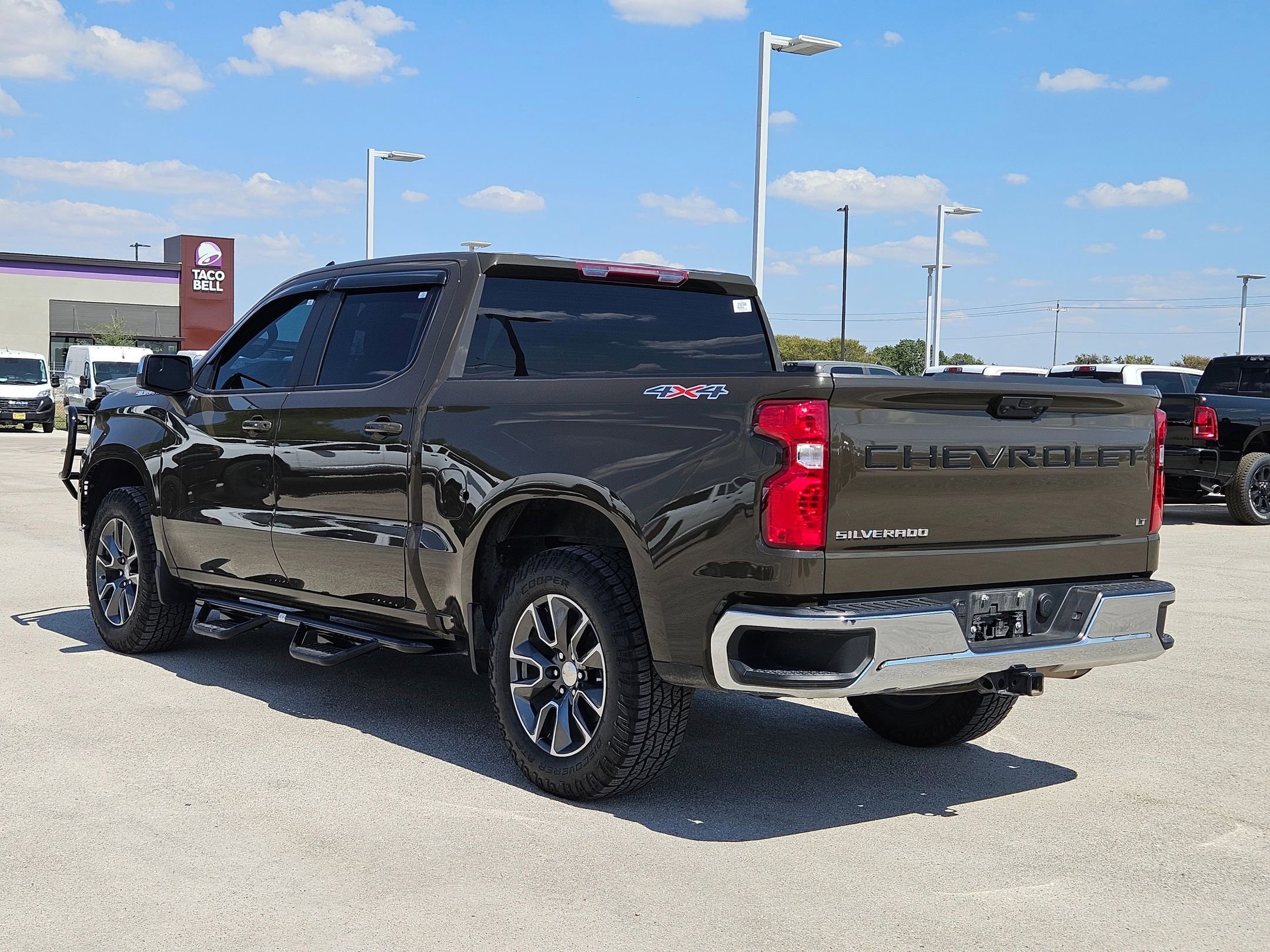 2023 Chevrolet Silverado 1500 LT photo 4