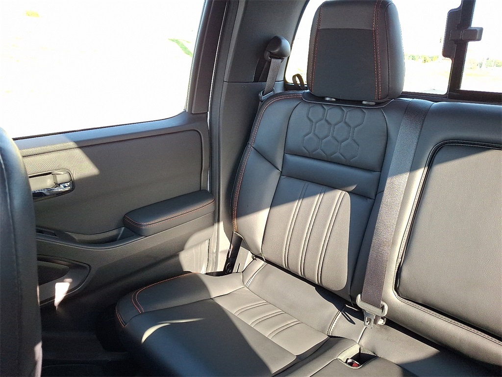 2024 Nissan Frontier PRO-4X photo 18