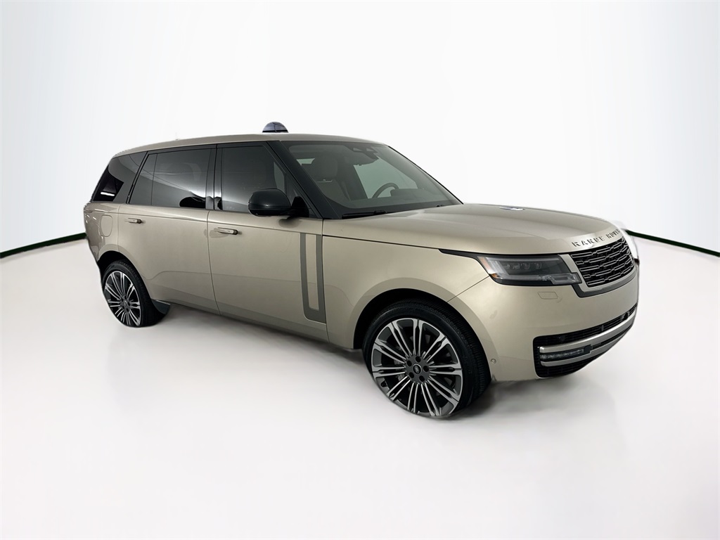 2025 Land Rover Range Rover SE photo 3