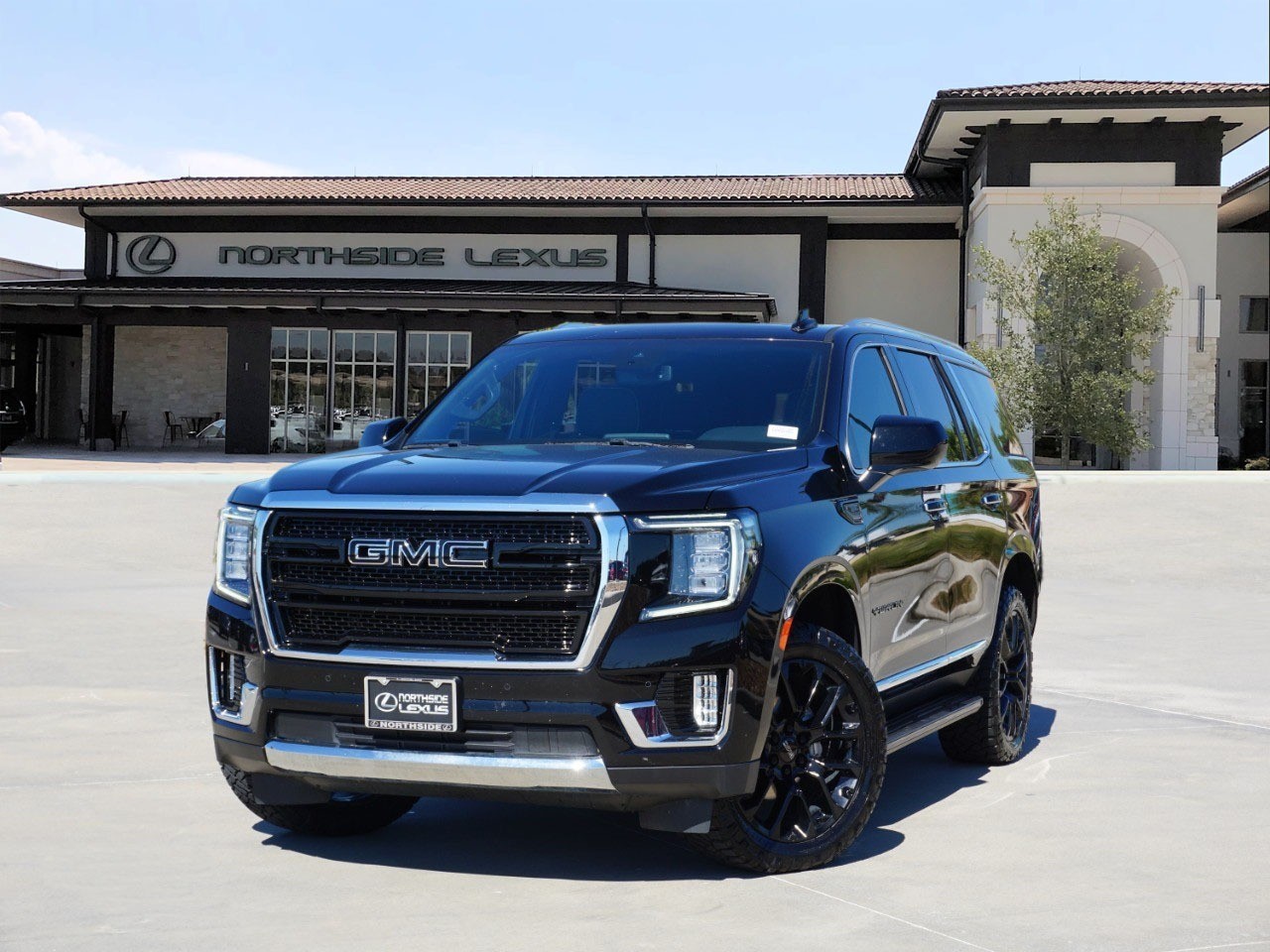 2023 GMC Yukon SLT's photo