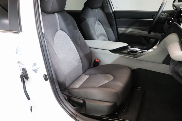 2023 Toyota Camry Hybrid LE photo 16