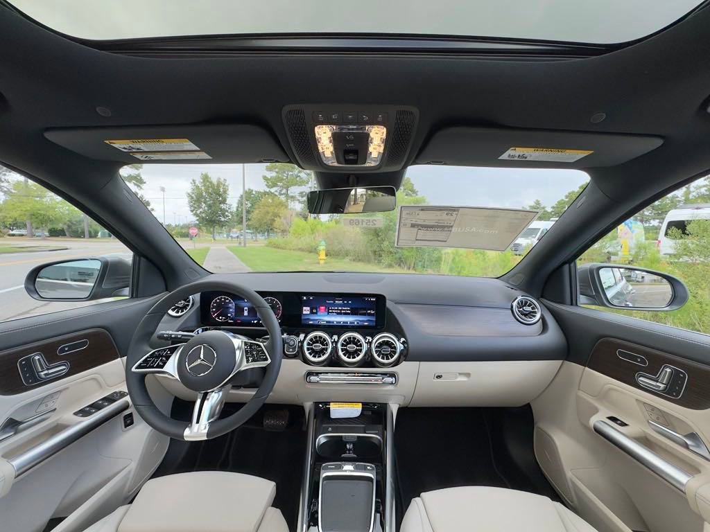 2025 Mercedes Benz GLA 250 photo 3