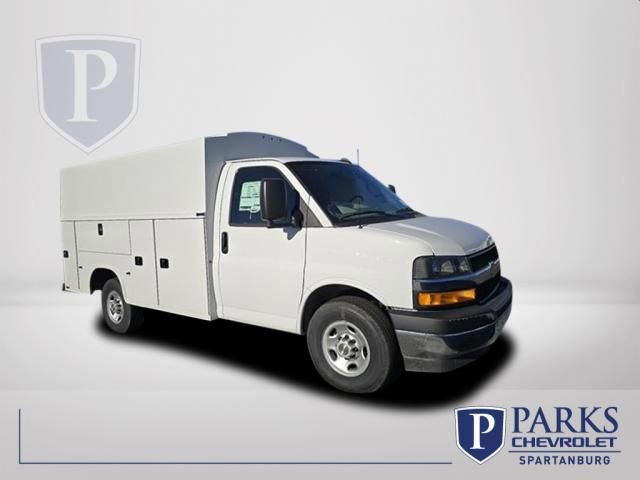 2025 Chevrolet Express Cutaway Base's photo