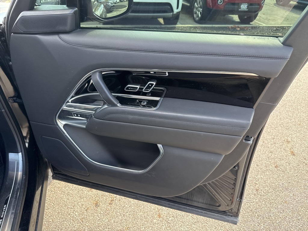2023 Land Rover Range Rover SE photo 20