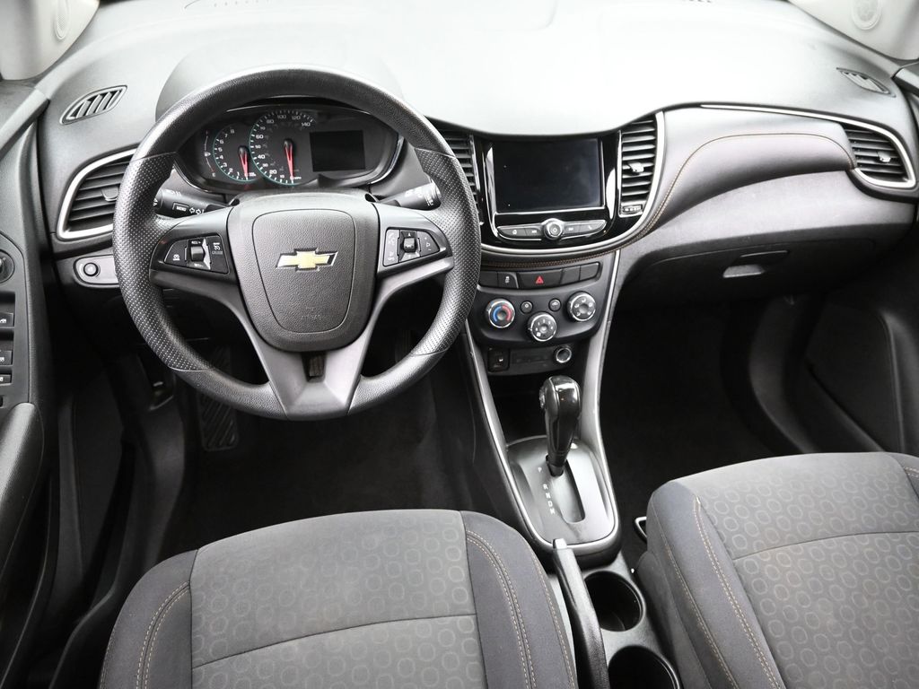 2020 Chevrolet Trax LS photo 9