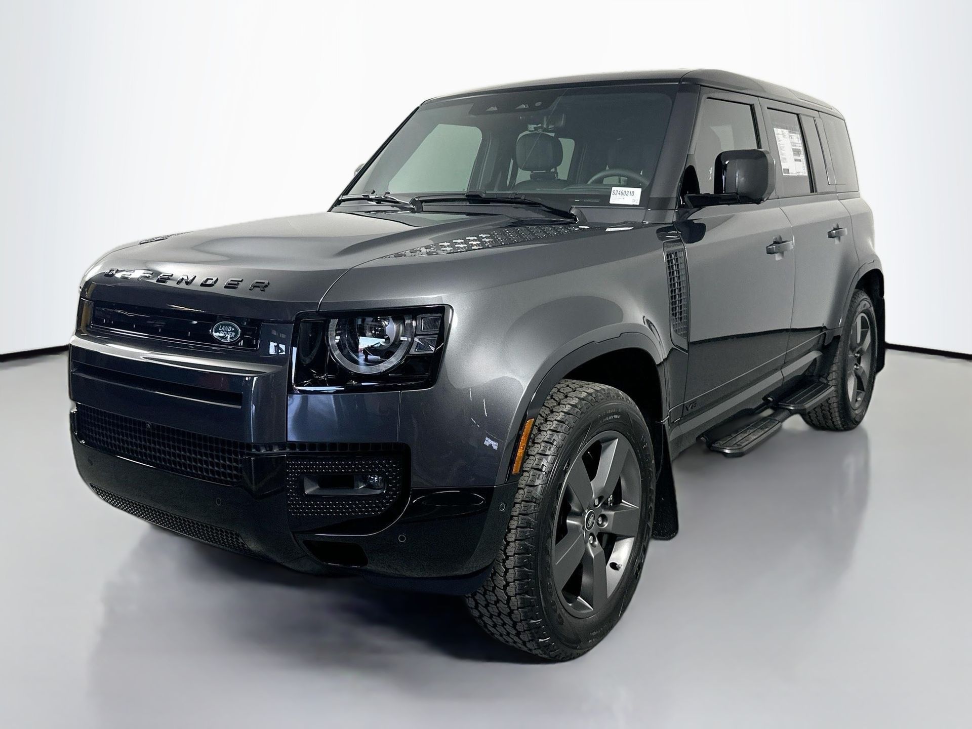 2025 Land Rover Defender V8's photo