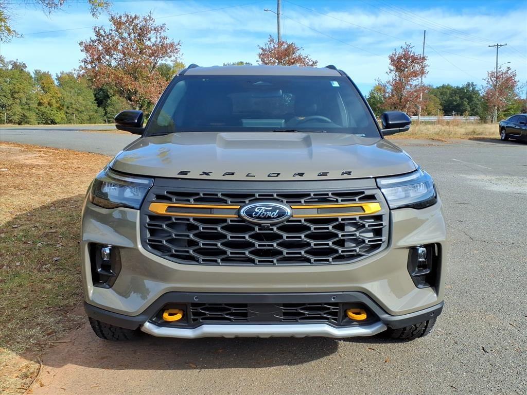 2026 Ford Explorer photo 2