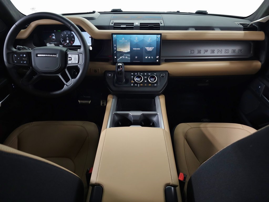 2025 Land Rover Defender 110 V8 photo 10