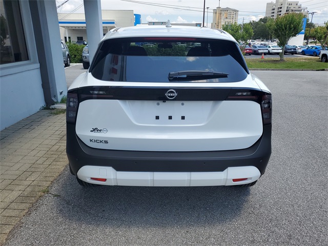 2025 Nissan Kicks SV photo 2