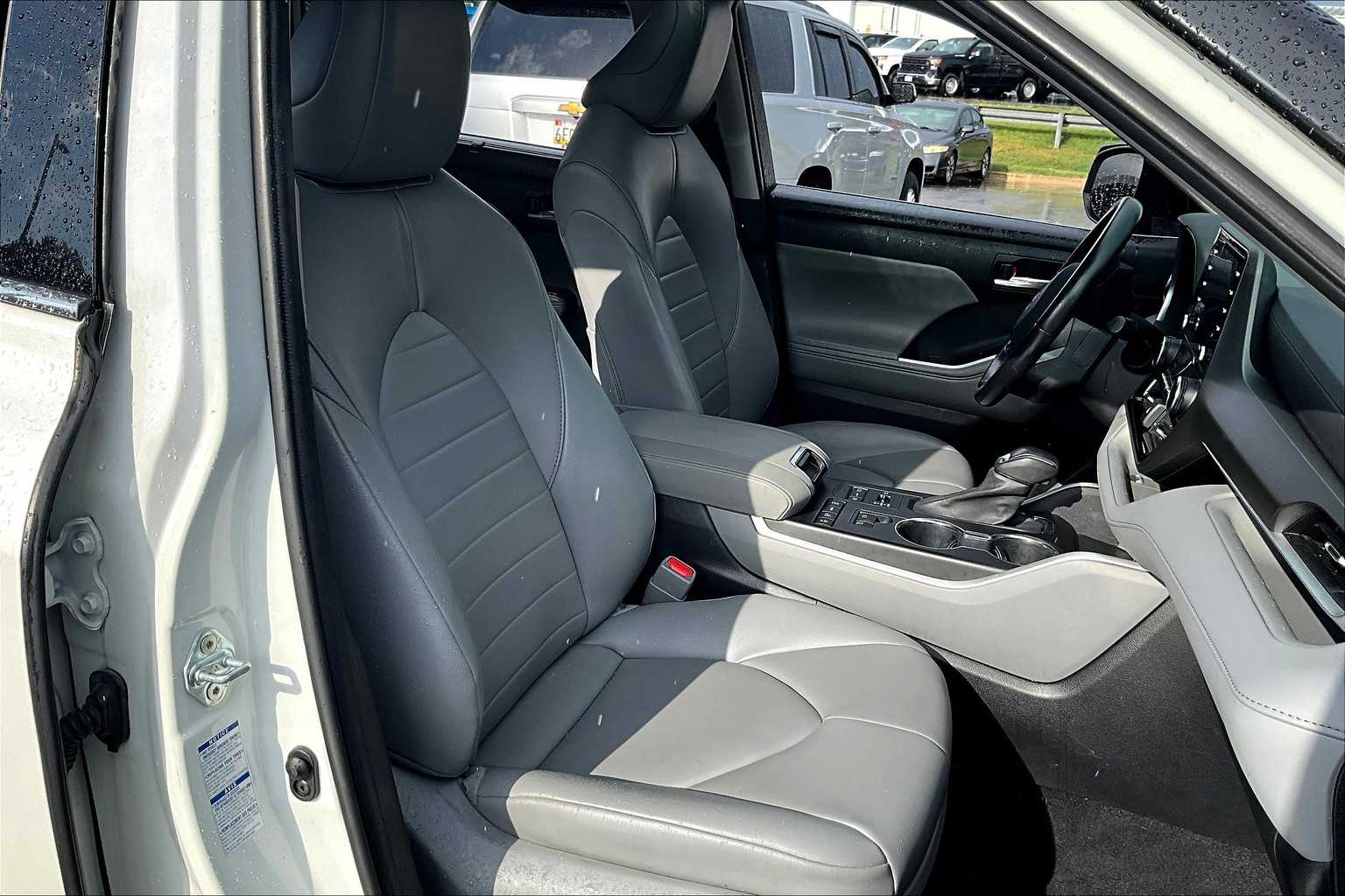 2021 Toyota Highlander XLE photo 8