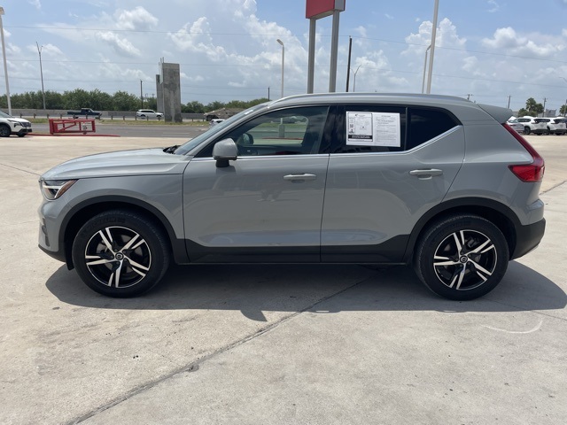 2024 Volvo XC40 Core photo 2