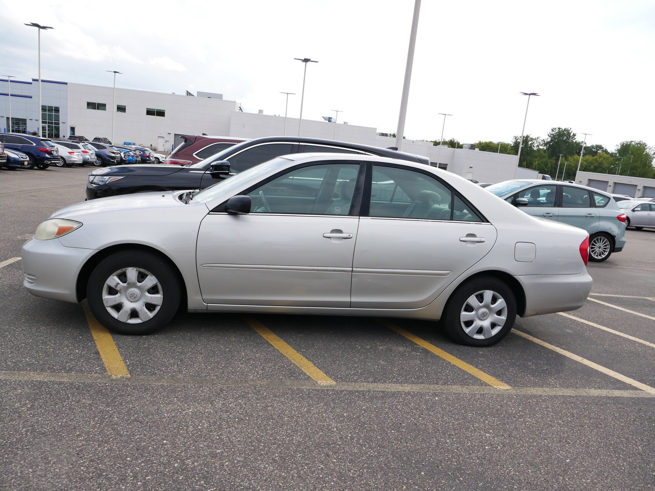 2004 Toyota Camry LE photo 3