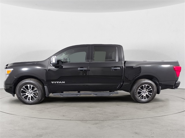 2023 Nissan Titan SV photo 2
