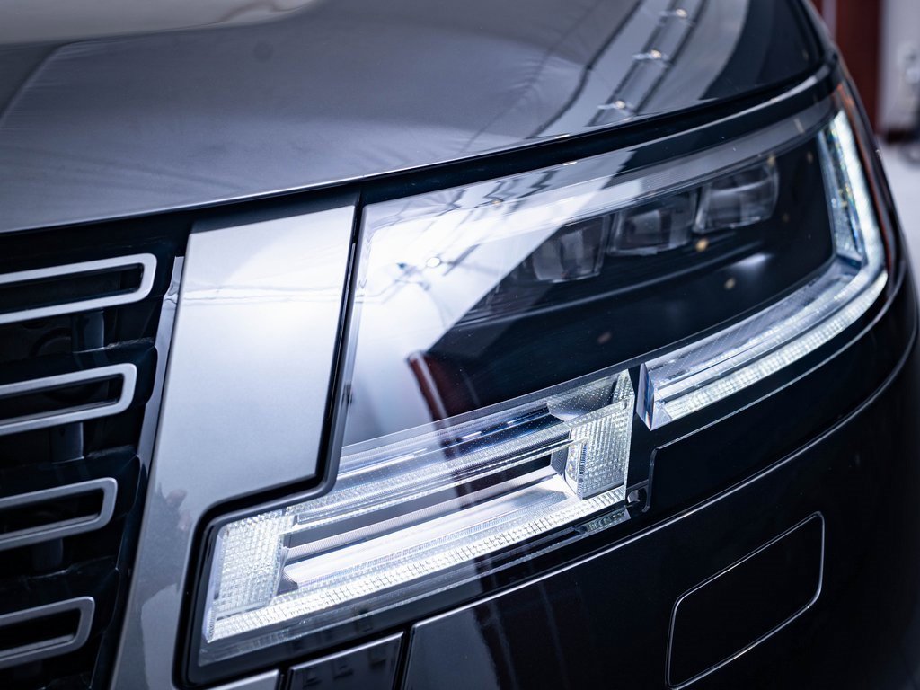2025 Land Rover Range Rover SE photo 14