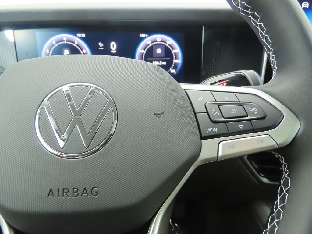 2025 Volkswagen Tiguan SE photo 13