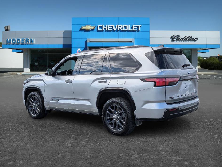 2023 Toyota Sequoia Platinum photo 3