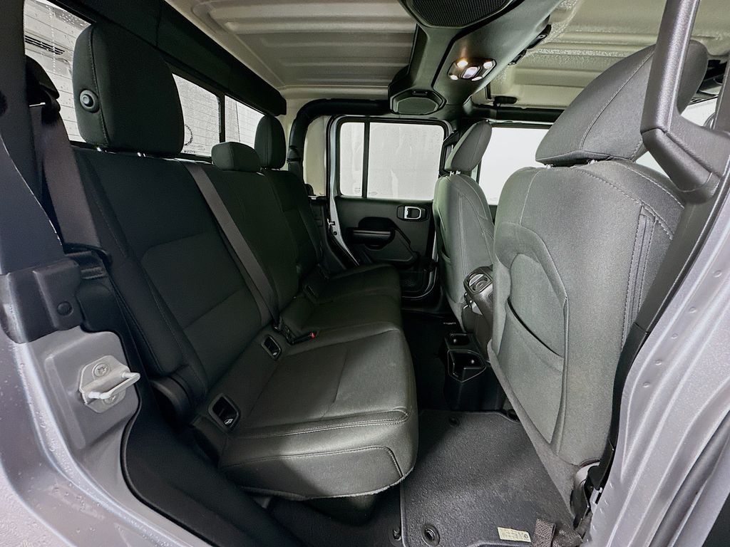 2020 Jeep Gladiator Sport photo 25