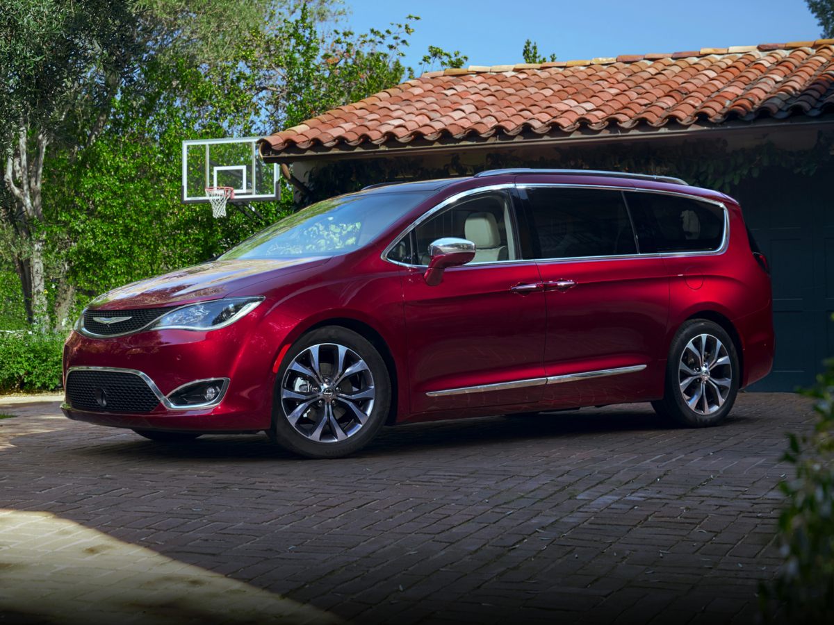2017 Chrysler Pacifica LX's photo