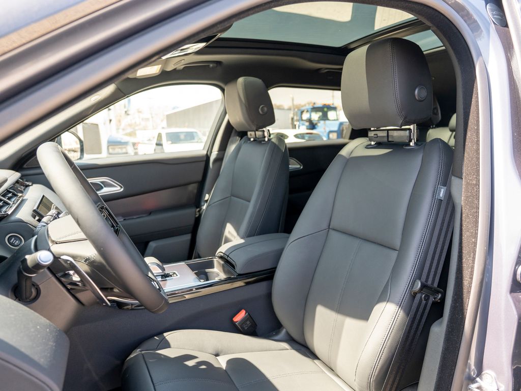 2026 Land Rover Range Rover Velar SE photo 17