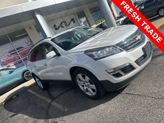 2016 Chevrolet Traverse 1LT photo 2