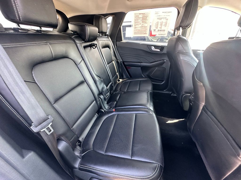 2022 Ford Escape Titanium photo 29