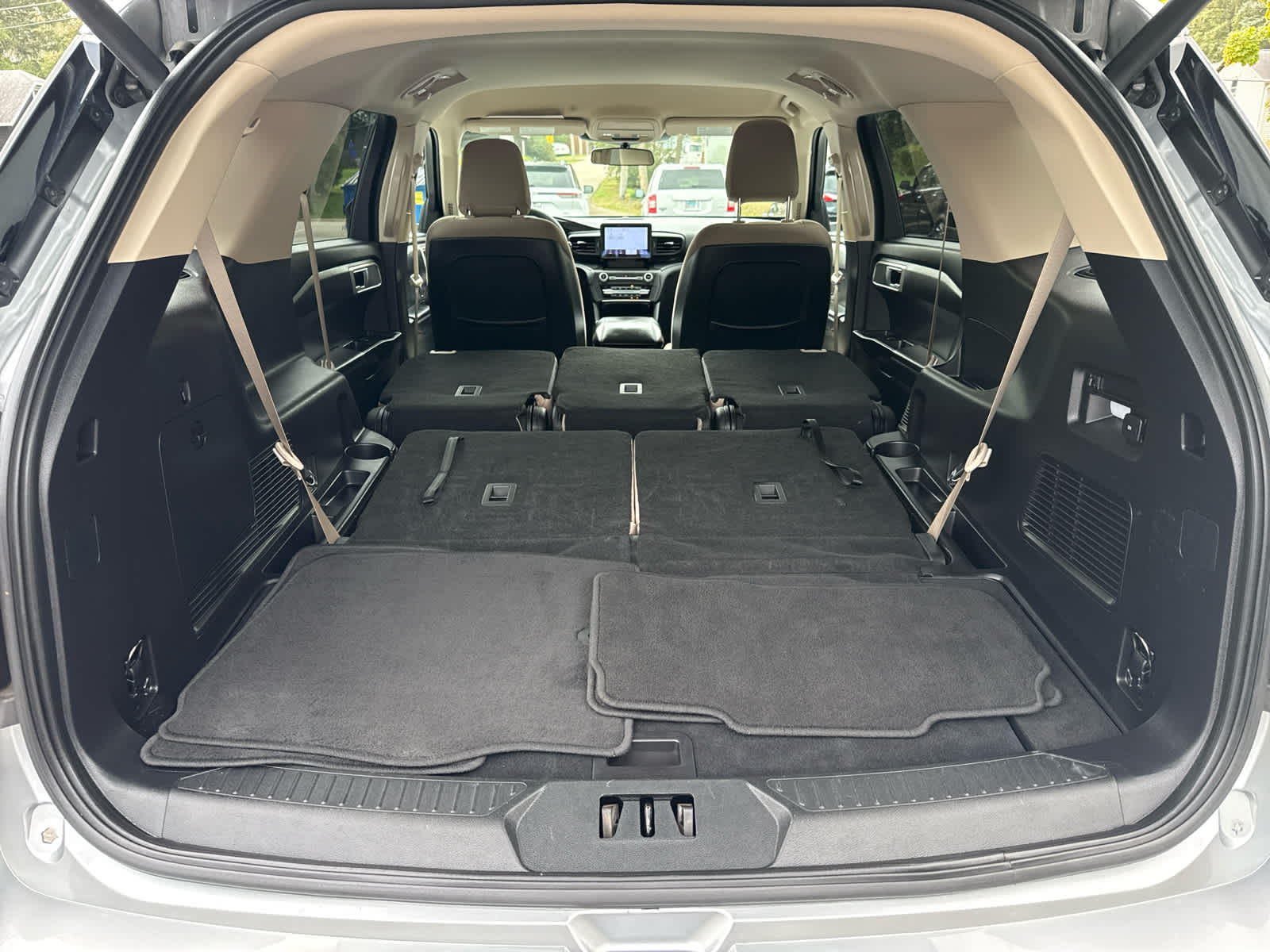 2020 Ford Explorer Base photo 19