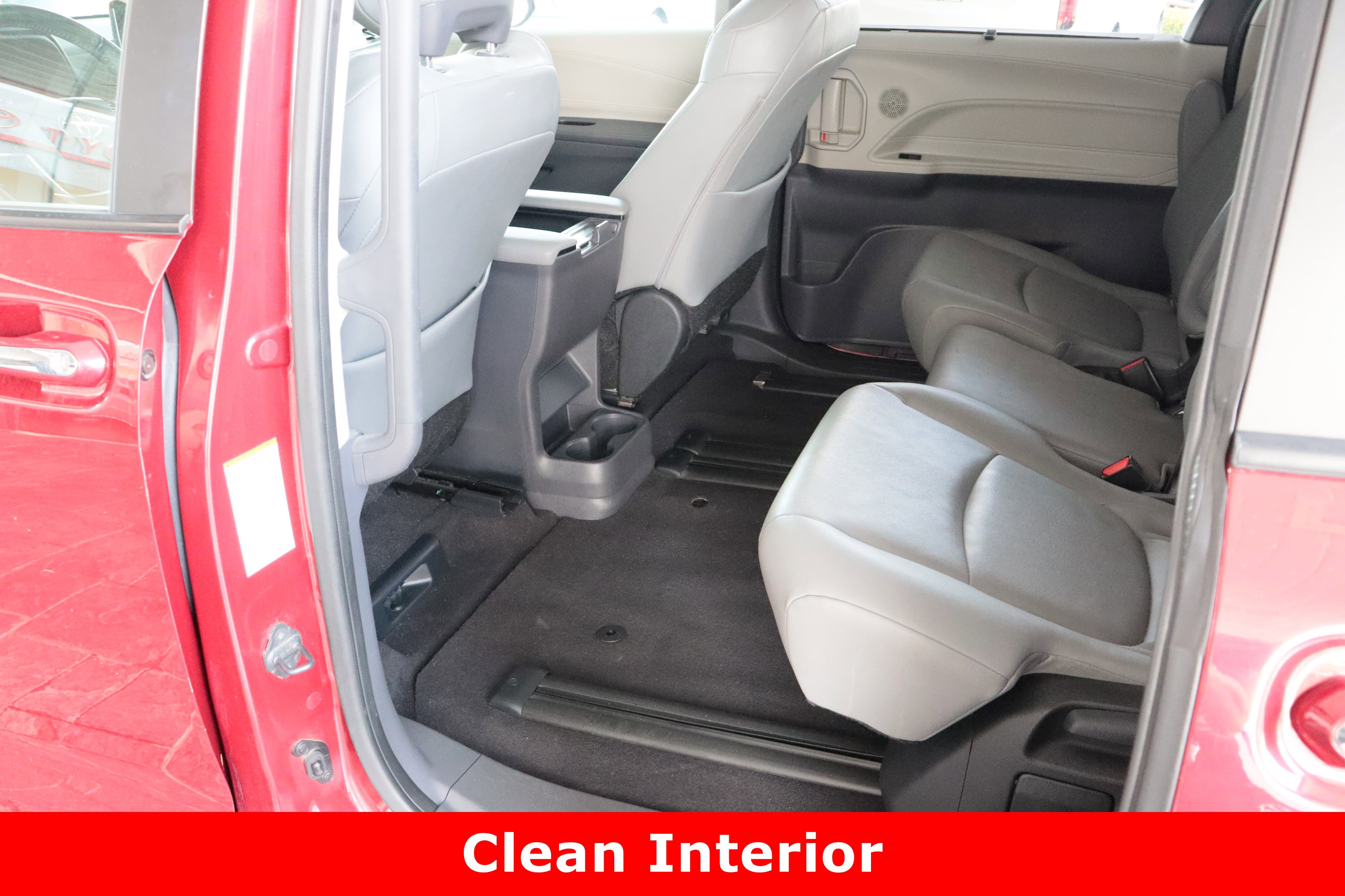 2023 Toyota Sienna XLE photo 26