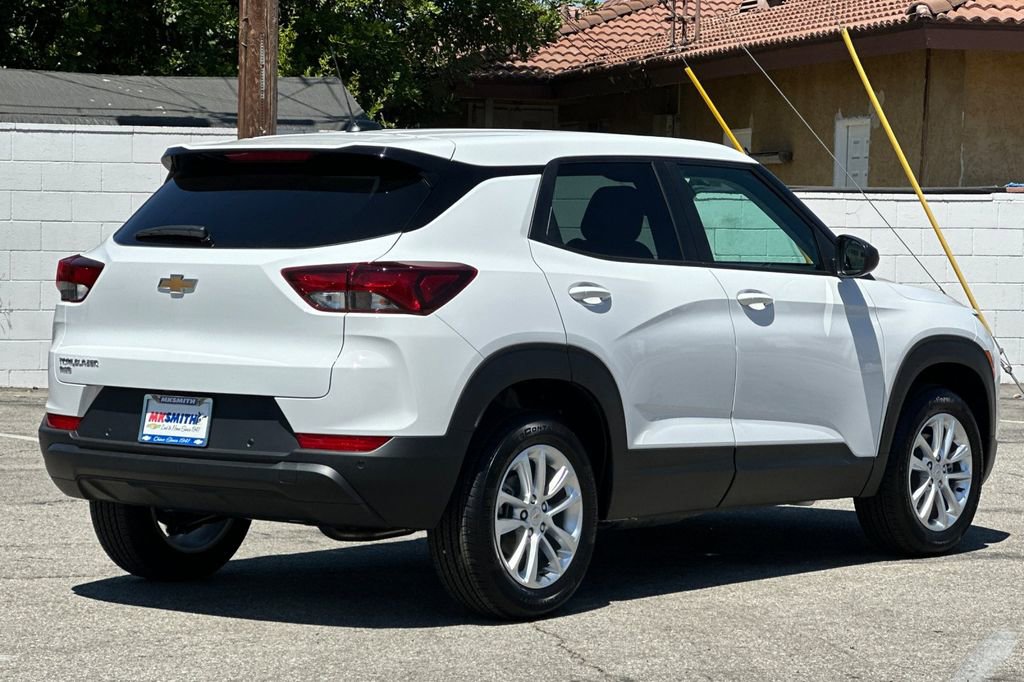 2026 Chevrolet Trailblazer LS photo 2