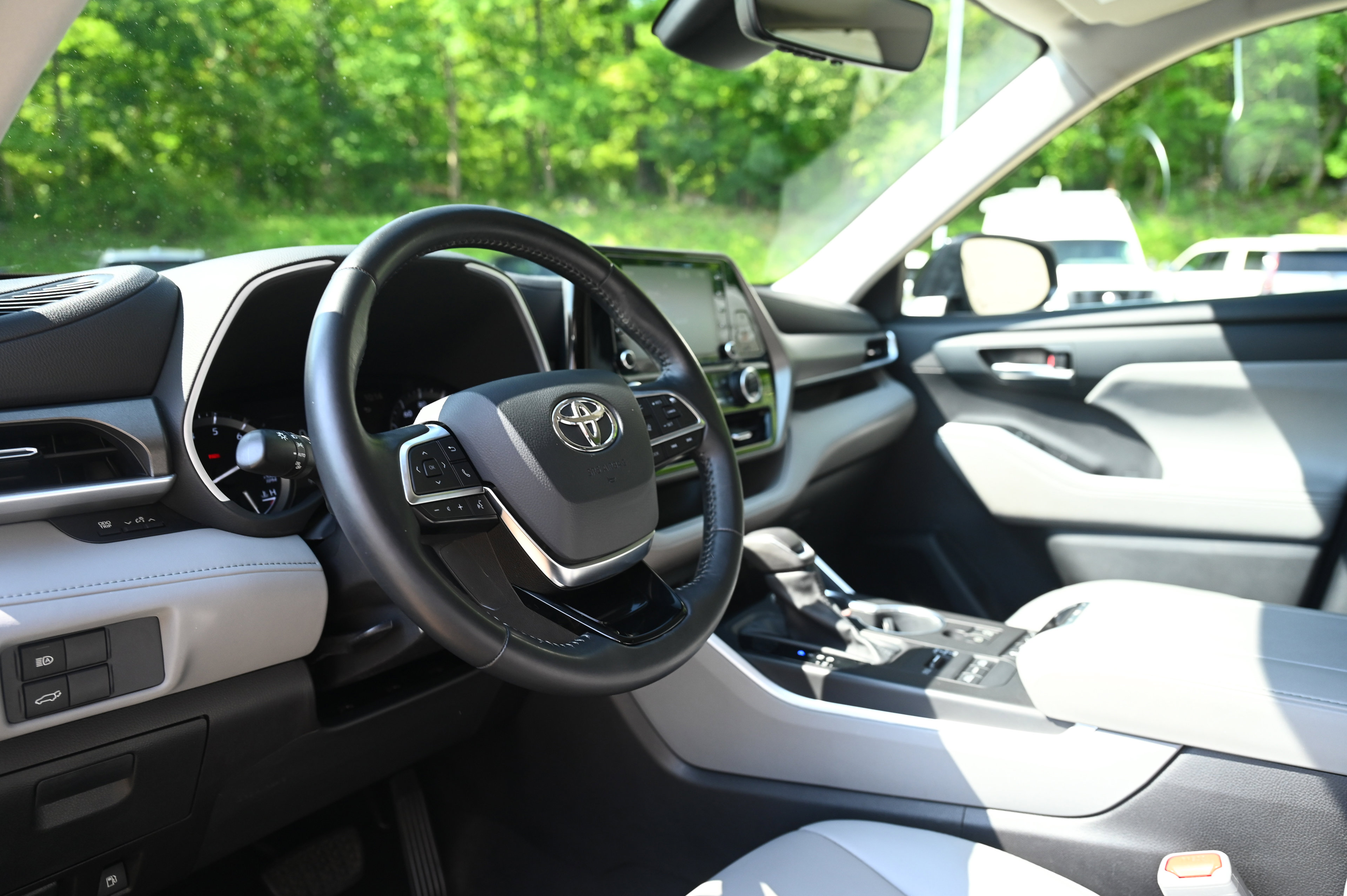 2021 Toyota Highlander XLE photo 22