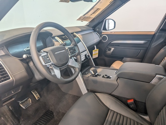 2025 Land Rover Discovery SE photo 10