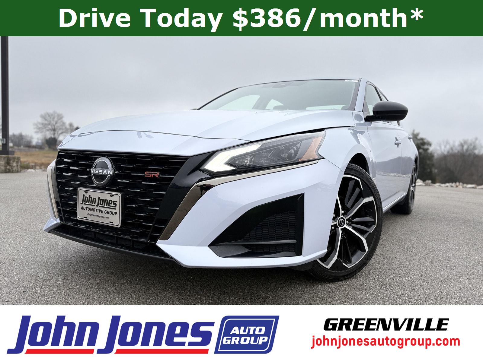 2023 Nissan Altima SR's photo