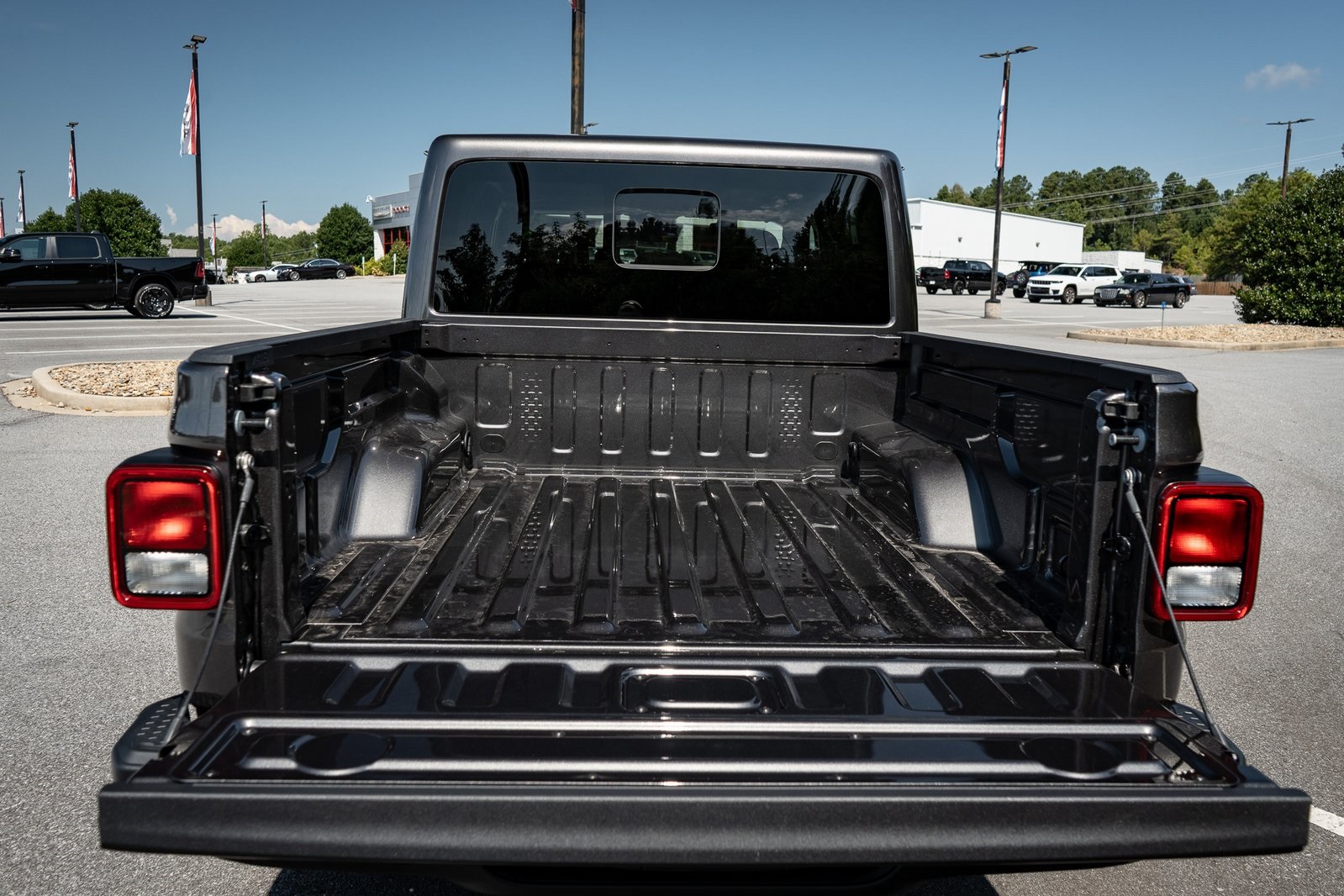 2025 Jeep Gladiator Sport photo 9