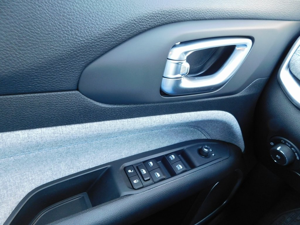 2025 Jeep Compass Latitude photo 4