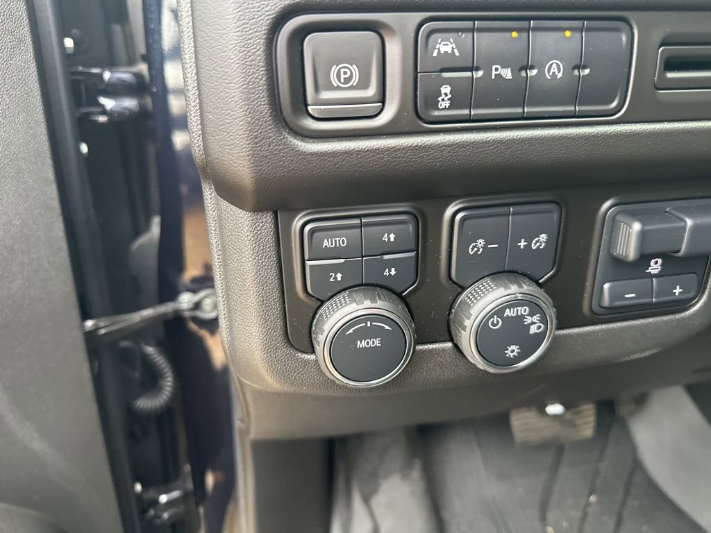 2024 Chevrolet Suburban LS photo 4