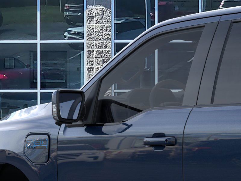 2025 Ford F-150 Lightning Lariat photo 20