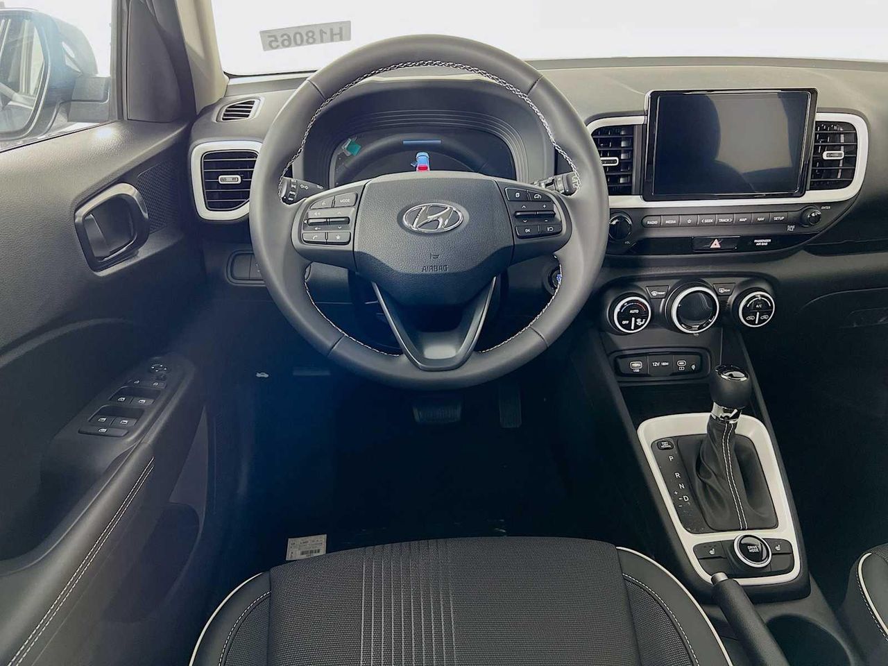 2025 Hyundai Venue Limited photo 3