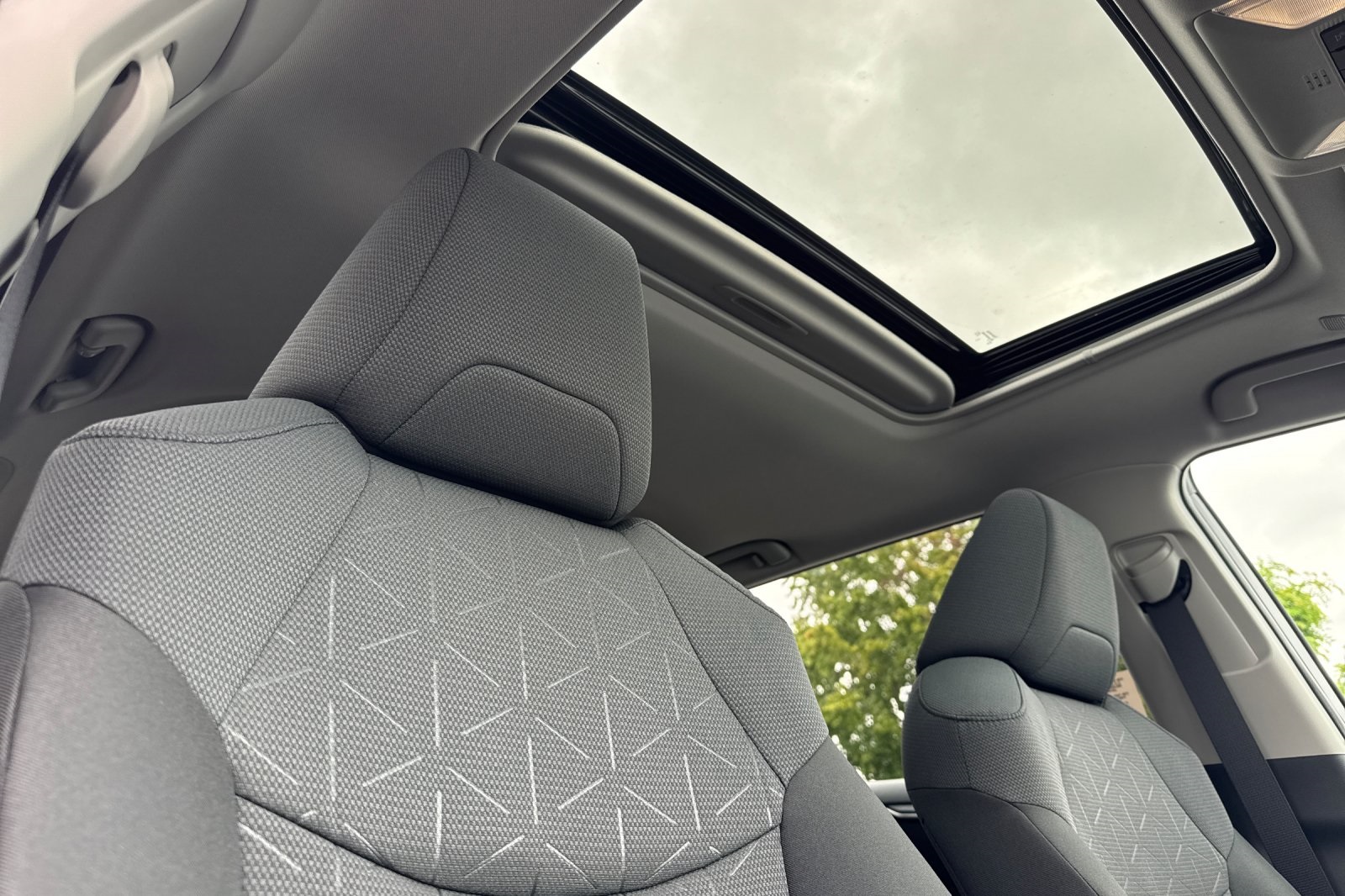 2025 Toyota RAV4 XLE photo 13