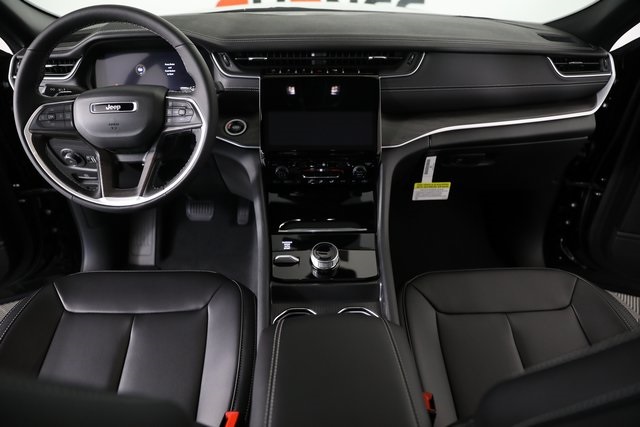 2025 Jeep Grand Cherokee Limited photo 18