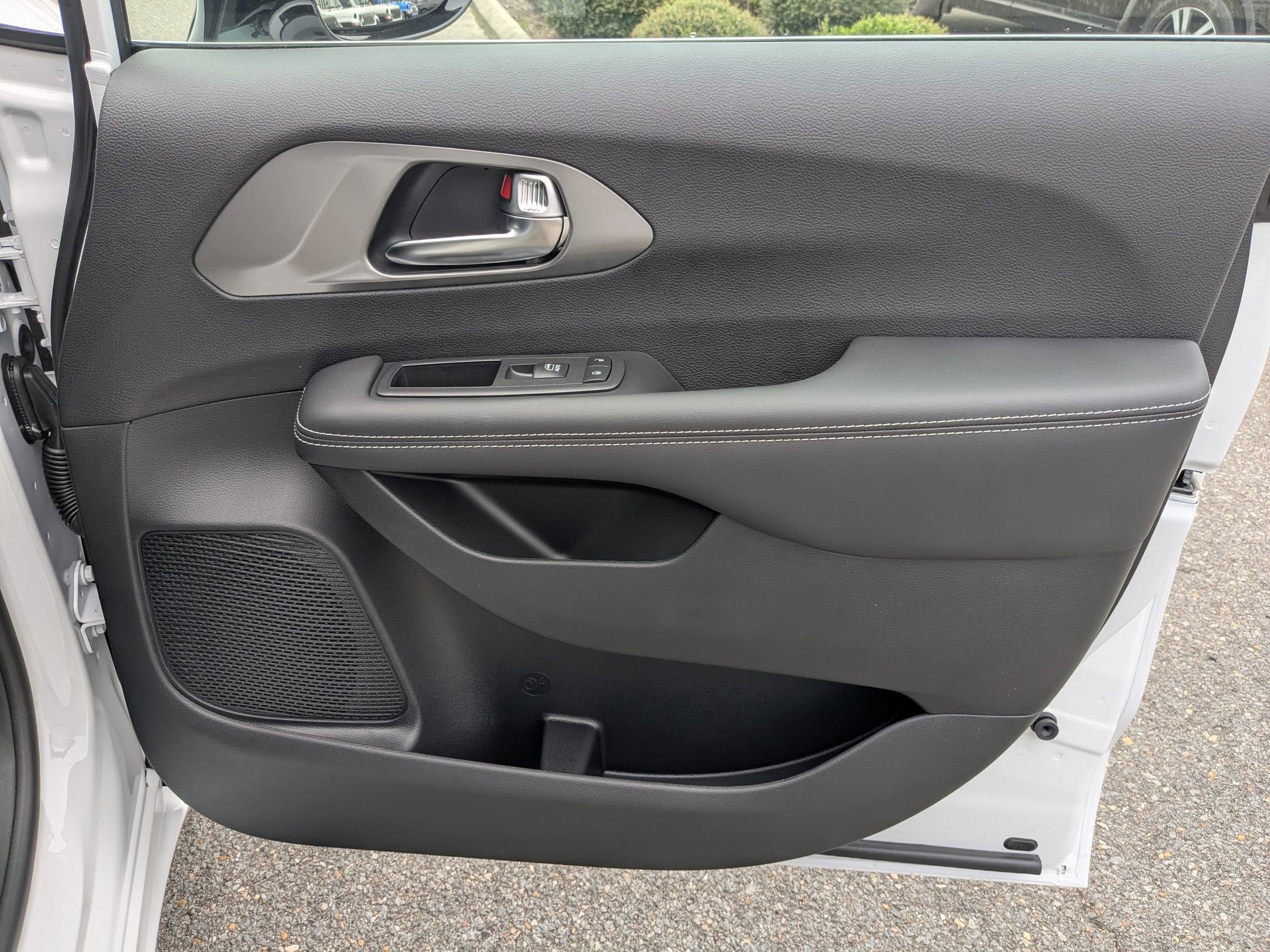 2026 Chrysler Pacifica photo 28