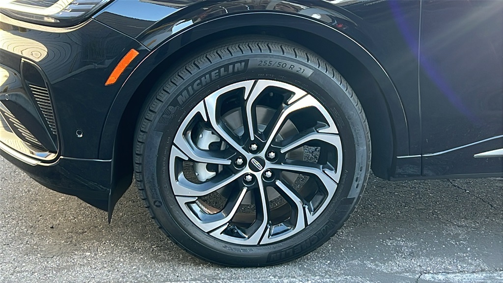 2024 Lincoln Nautilus Reserve photo 2